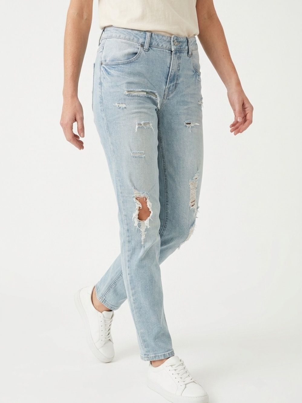 HOT BOTTOMS | Distressed Boyfriend Jeans Light Wash Women’s Junior Size 11